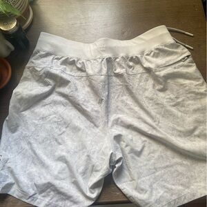 Men’s lululemon drawstring shorts